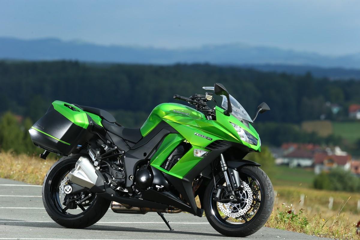 Кавасаки 2015 года. Кавасаки z1000sx. Kawasaki z1000sx 2015. Kawasaki z1000sx 2014. Кавасаки 1000 SX.