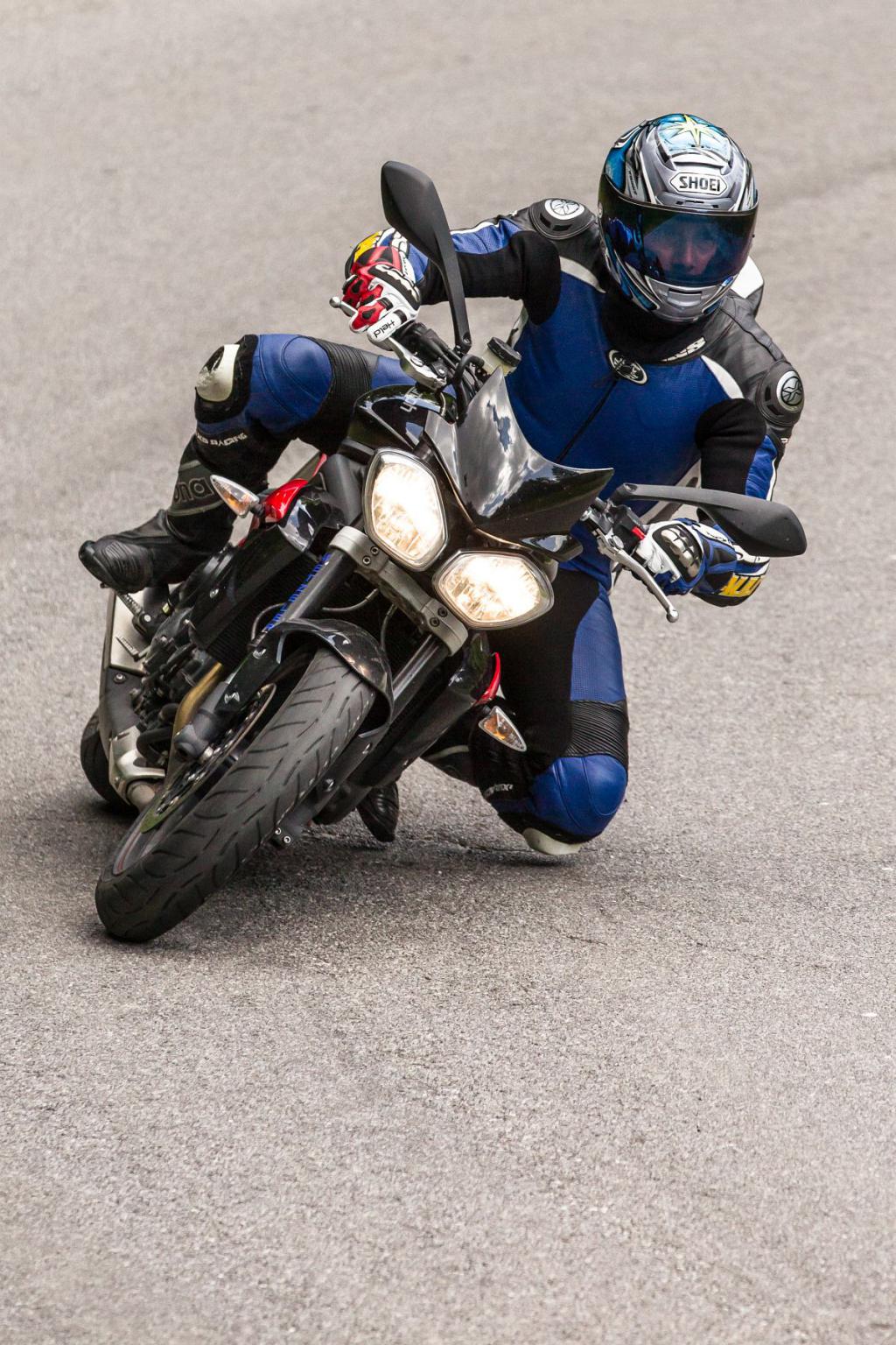 Triumph Street Triple 675 R Test | Stunts, Action ...