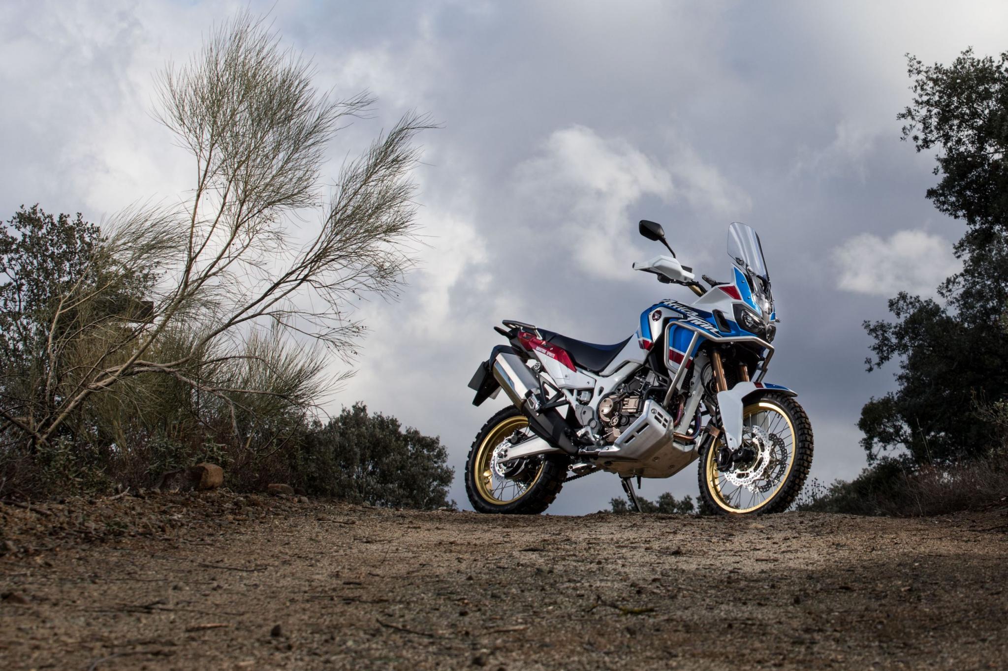 Honda africa twin adventure sports. Honda Africa Twin 2018. Honda Africa Twin Adventure Sports 2018. Хонда Африка Твин 1000 адвенчер. Африка Твин 1000 2018.