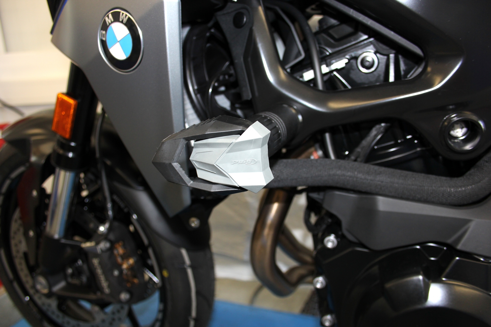Schlüsseltasche mit RFID-Blocker für Keyless Ride & Sturzpads BMW