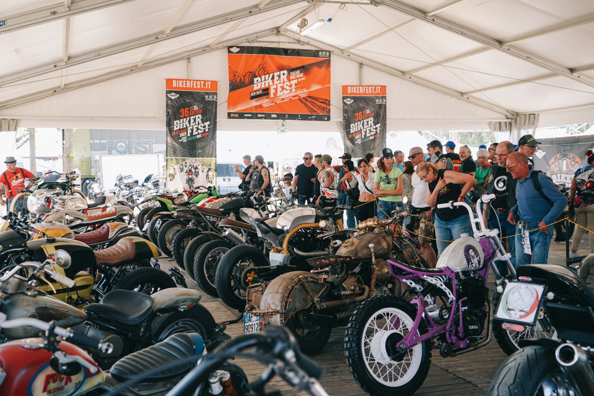 Bikes Bikers Girls In Italien Biker Fest International