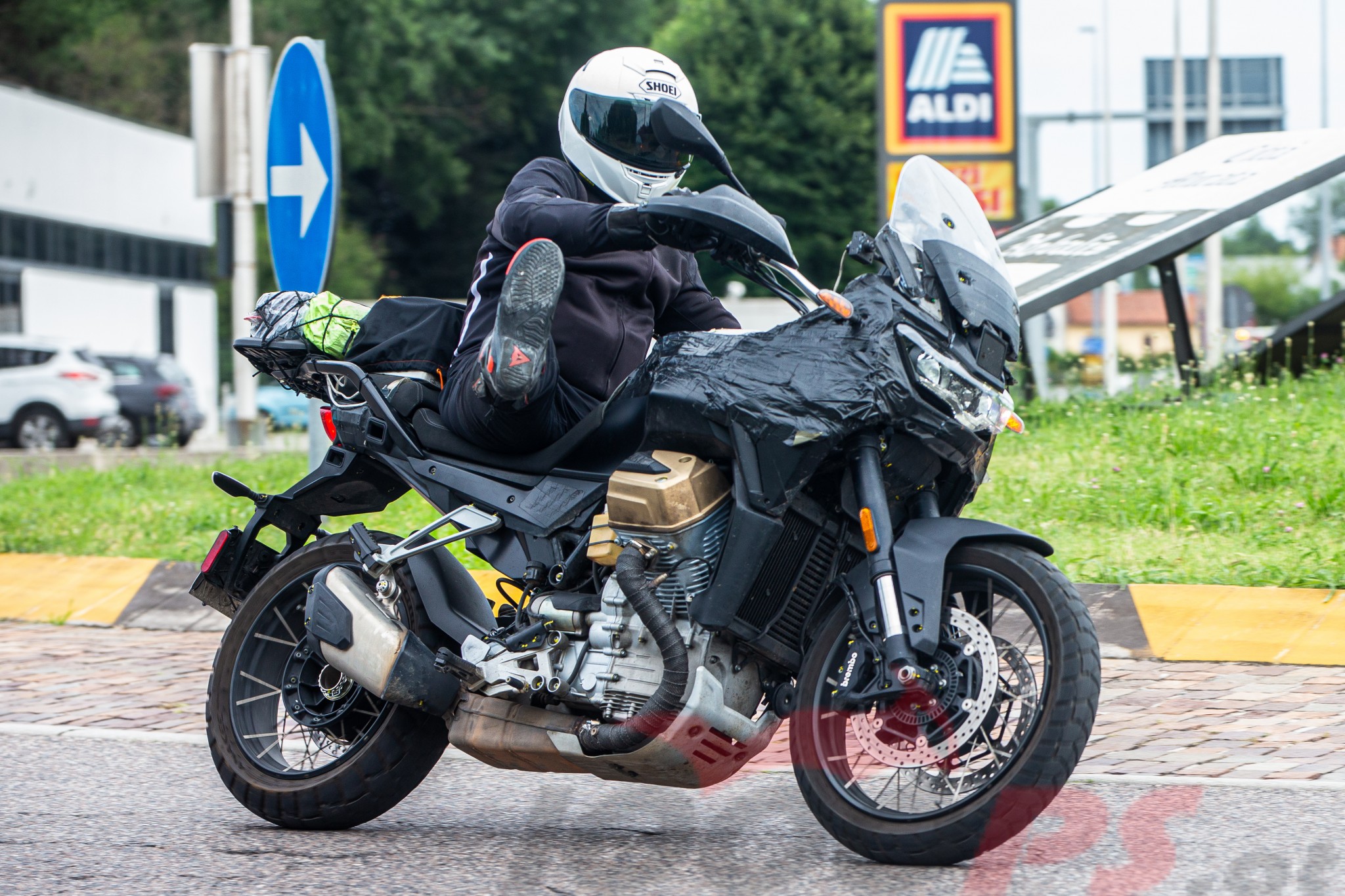 Moto Guzzi Stelvio 2024 Erlkönig
