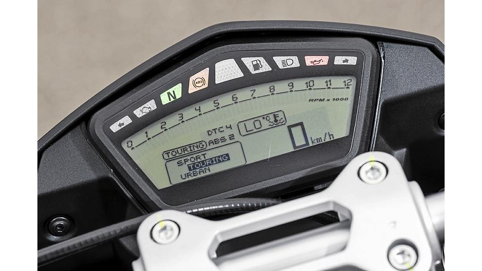 Ducati Hypermotard 821 - Obraz 13