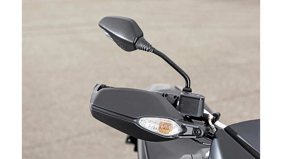 Ducati Hypermotard 821 - Obraz 22
