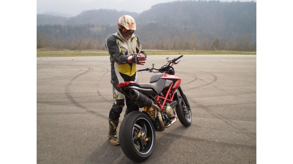 Ducati Hypermotard 1100 Evo SP - Imagem 15