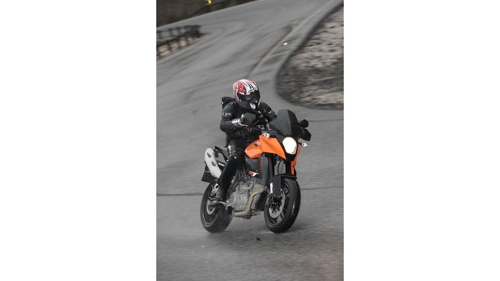 KTM 990 Supermoto T - Image 23