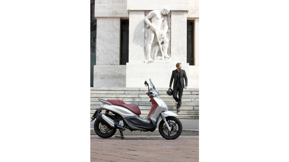 Piaggio Beverly 350ie Sport Touring - Imagem 18