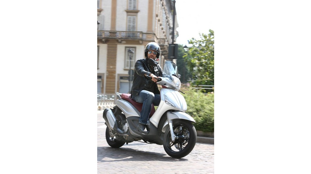 Piaggio Beverly 350ie Sport Touring - Imagem 20