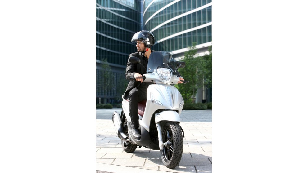 Piaggio Beverly 350ie Sport Touring - Imagen 21