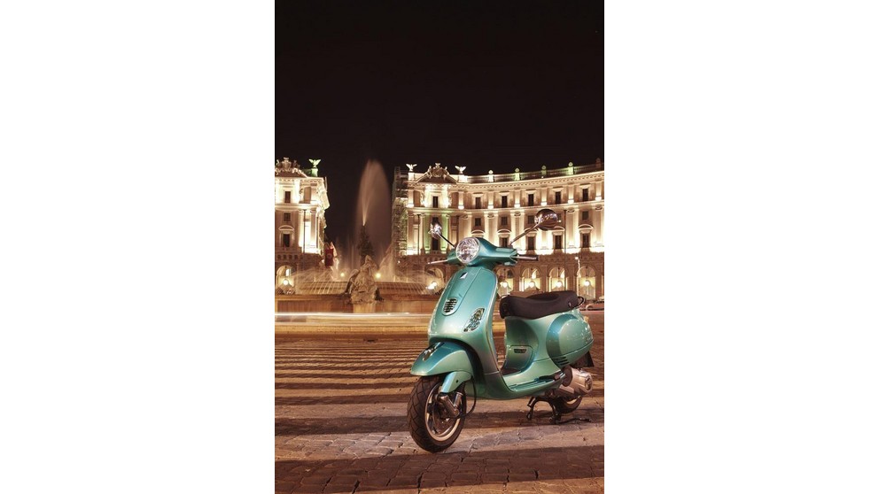 Vespa LX 125 - Image 23