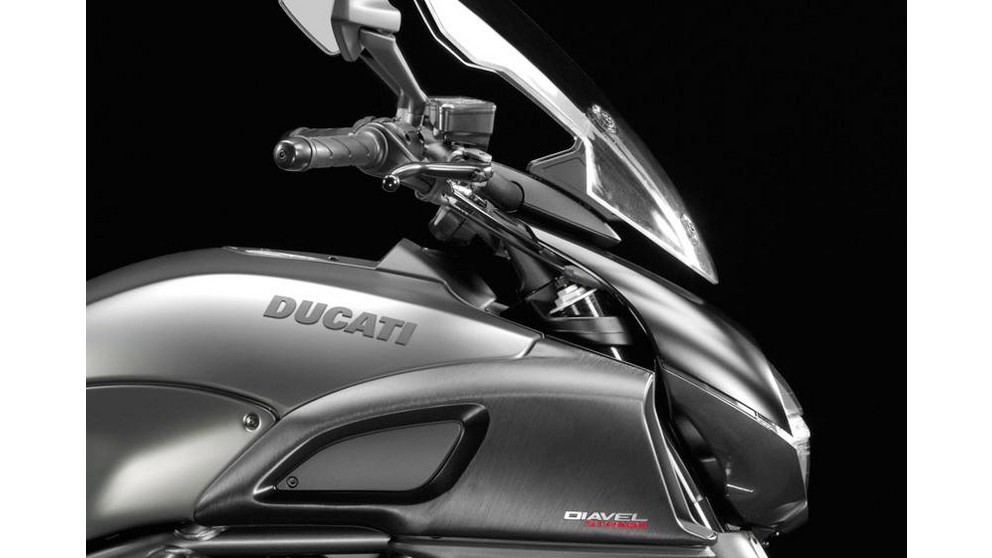Ducati Diavel Strada - Obraz 16