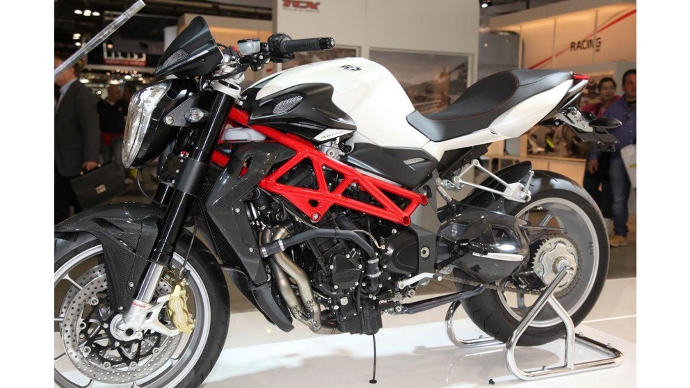 MV Agusta Brutale 1090 R - Imagem 21