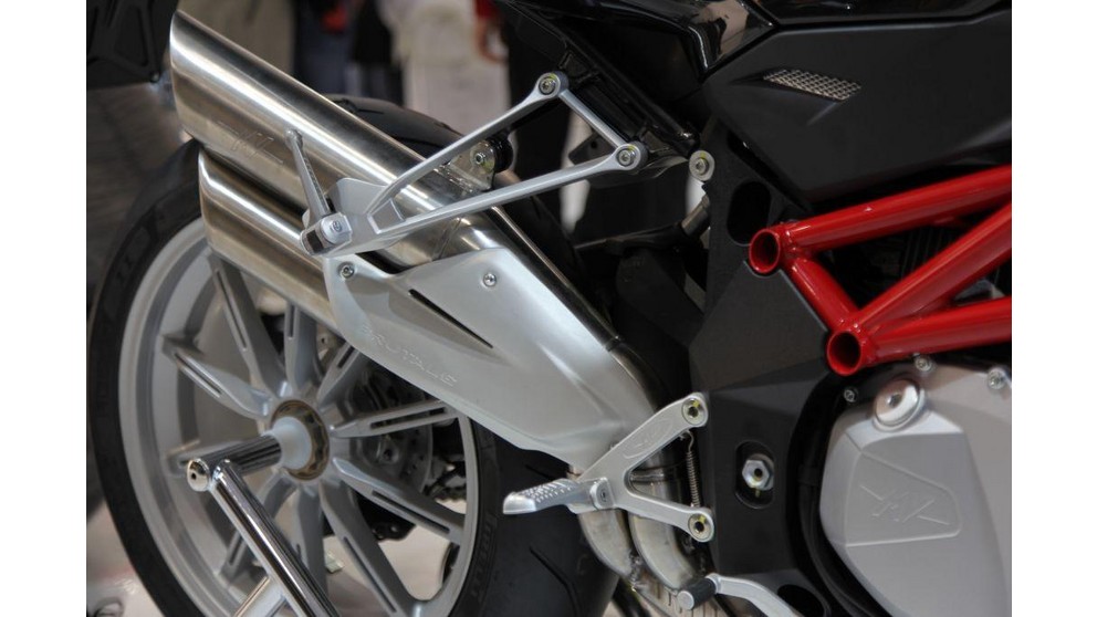 MV Agusta Brutale 1090 R - Image 11