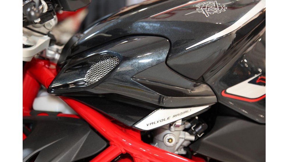 MV Agusta Brutale 1090 R - Image 17