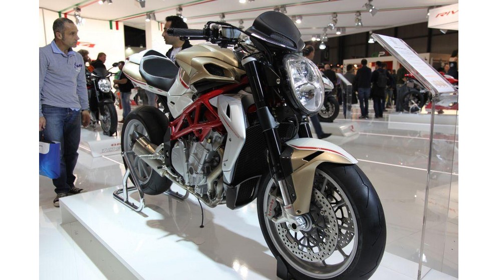 MV Agusta Brutale 1090 RR - Imagem 17