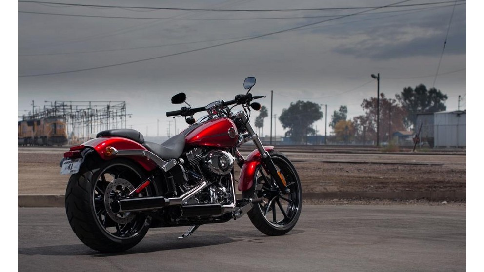 Harley-Davidson Softail Breakout FXSB - Imagen 24
