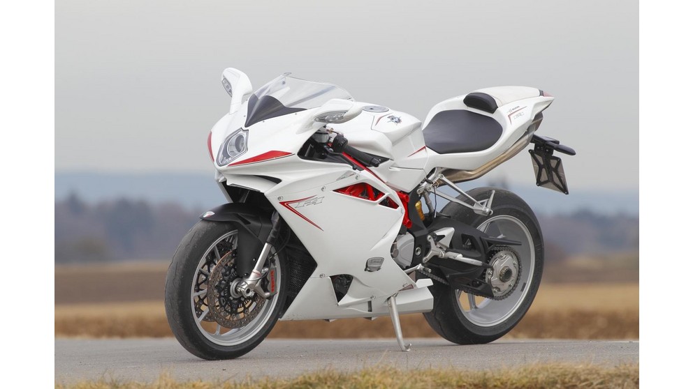 MV Agusta F4 1000 - Obraz 13