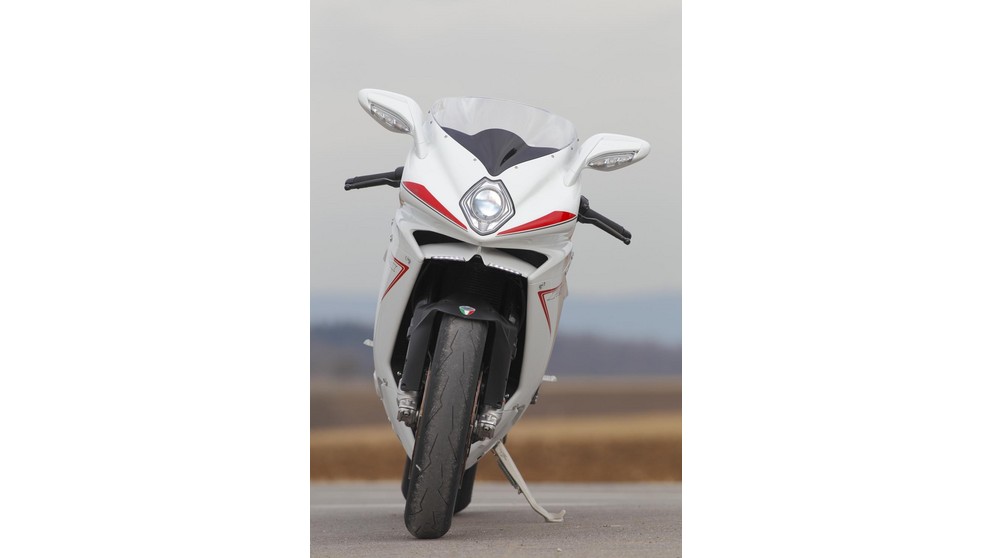 MV Agusta F4 1000 - Slika 17