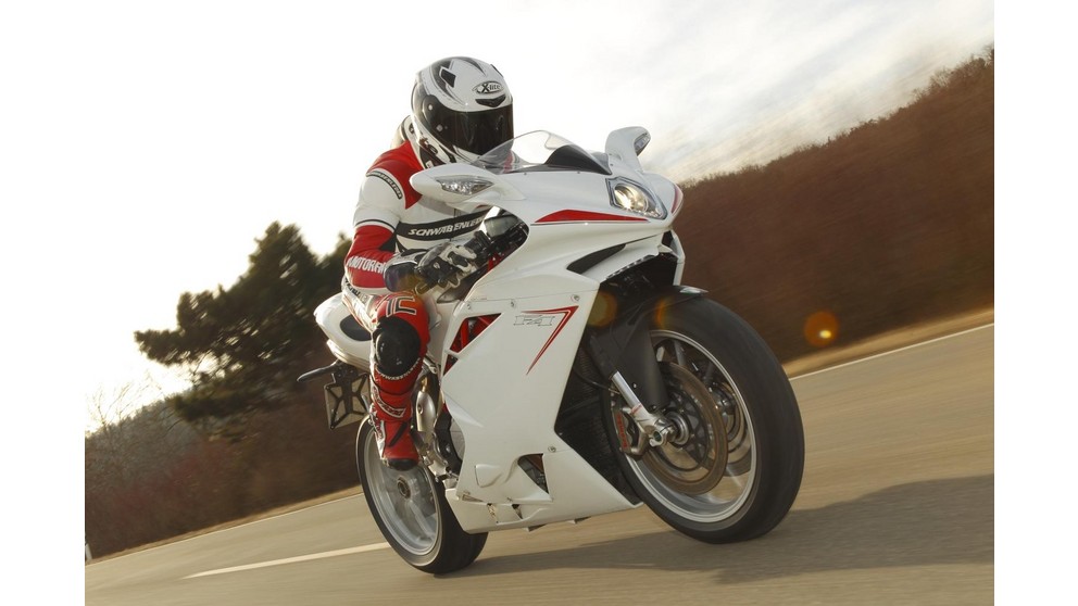 MV Agusta F4 1000 - Obraz 8