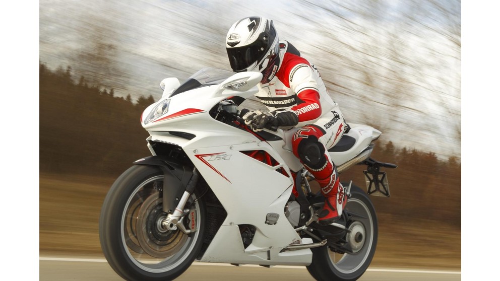 MV Agusta F4 1000 - Imagem 10