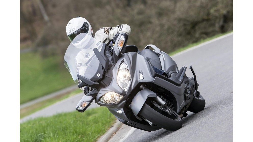 Suzuki Burgman 650 Executive - Imagem 21