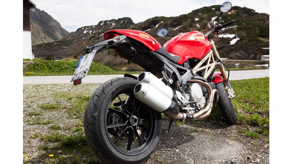 Ducati Monster 1100 Evo - Слика 17