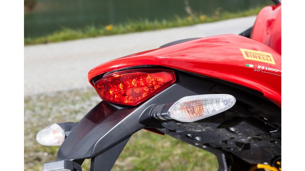 Ducati Monster 1100 Evo - Imagem 24