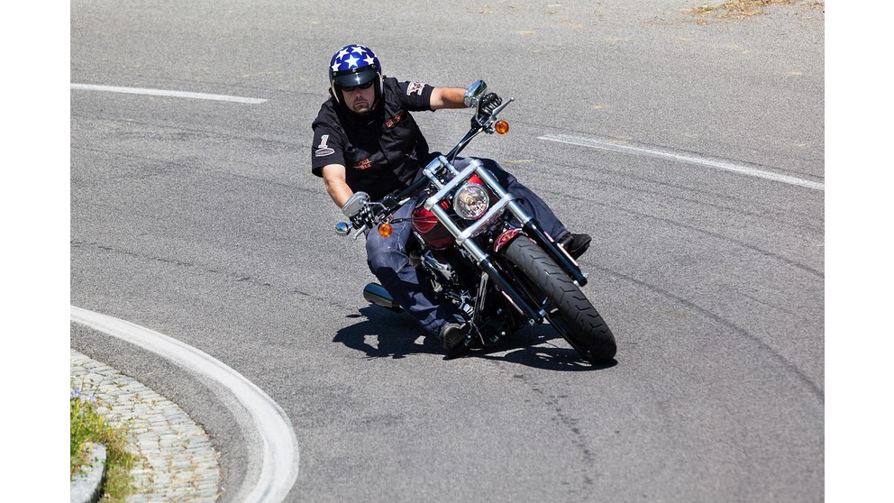 Harley-Davidson CVO Breakout FXSBSE - Obrázok 15