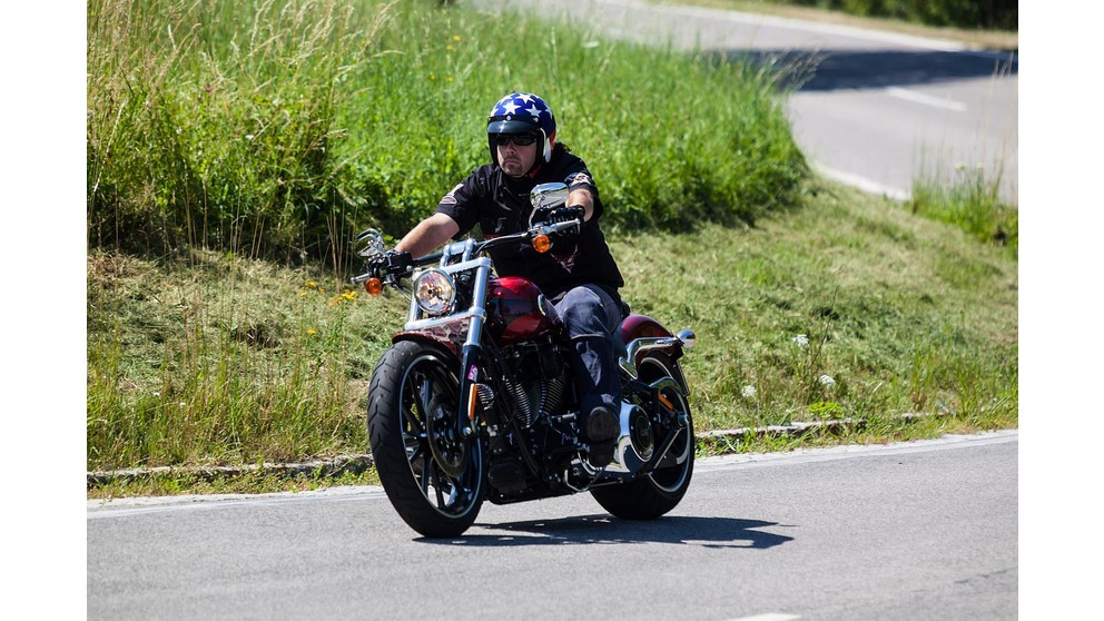 Harley-Davidson CVO Breakout FXSBSE - Obrázok 19