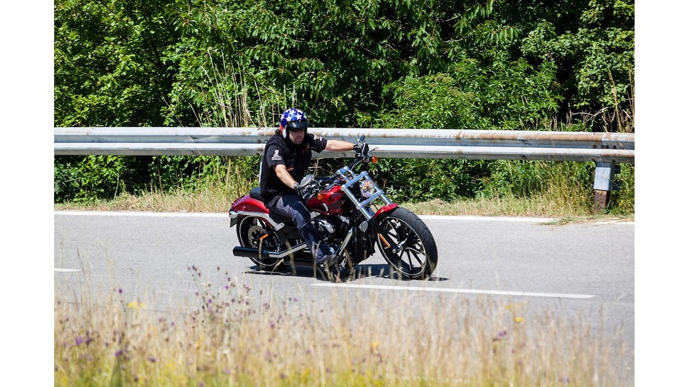 Harley-Davidson CVO Breakout FXSBSE - Imagem 24
