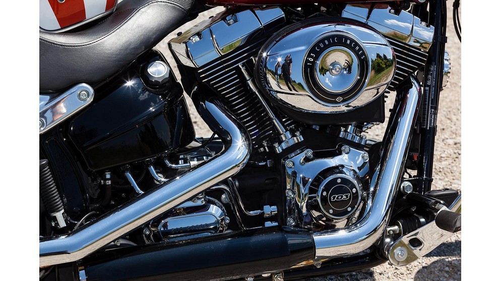 Harley-Davidson CVO Breakout FXSBSE - Immagine 16