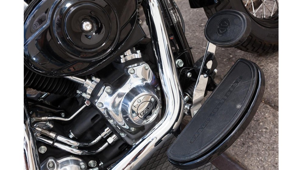 Harley-Davidson Softail Slim FLS - Imagem 19
