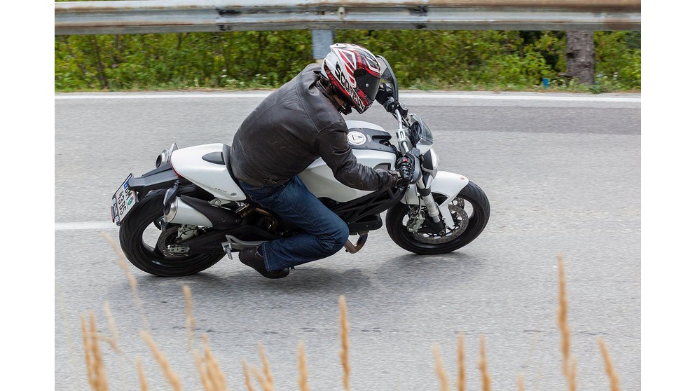 Ducati Monster 696 - Kép 24