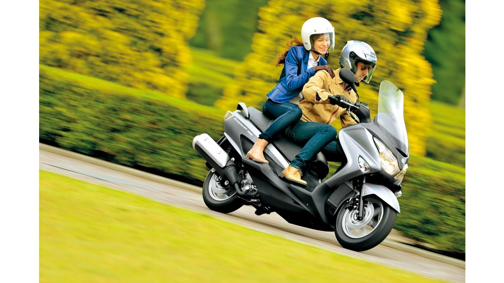 Suzuki Burgman 200 - Imagem 17