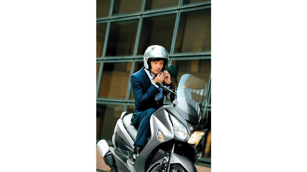 Suzuki Burgman 200 - Imagem 14