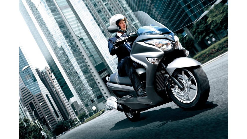 Suzuki Burgman 200 - Imagem 24