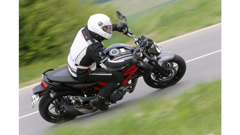 Suzuki SFV 650 Gladius - Obraz 22