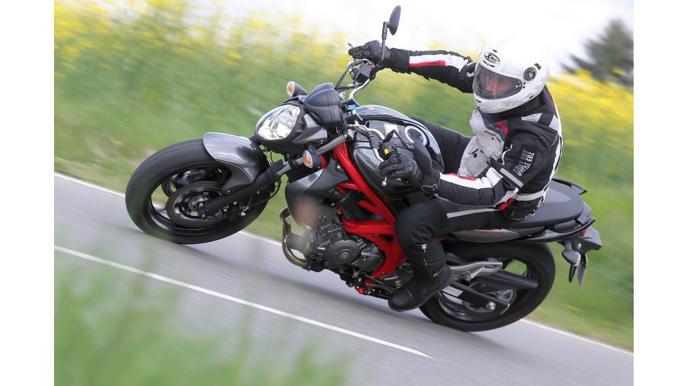 Suzuki SFV 650 Gladius - Immagine 23