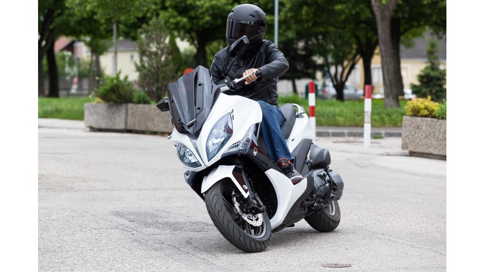 Kymco Xciting 400i ABS - Imagem 12