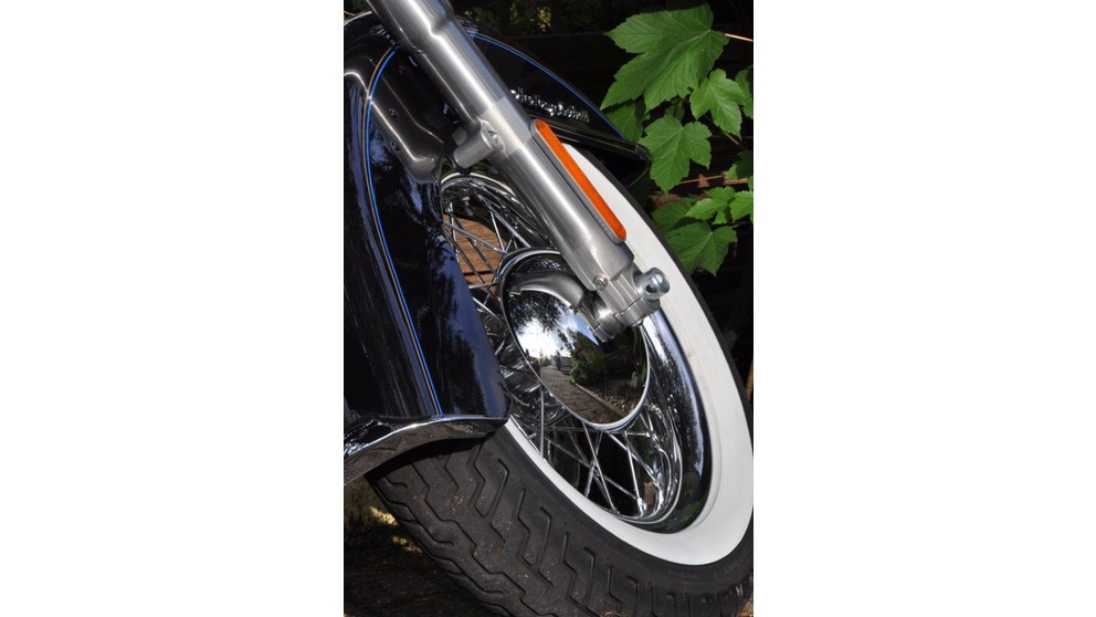 Harley-Davidson Softail Heritage Classic FLSTC - Imagem 17