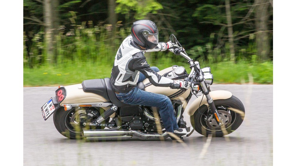 Harley-Davidson Dyna Fat Bob FXDF - Resim 17
