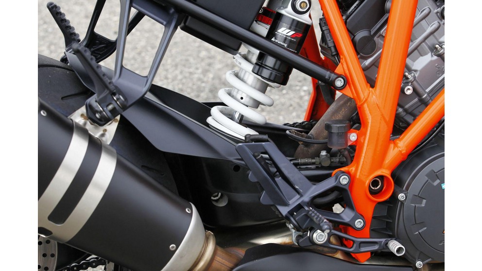 KTM 690 Duke R - Image 22