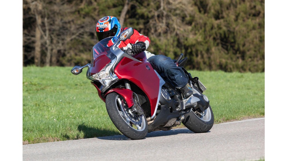 Honda VFR 1200 F - Obraz 19