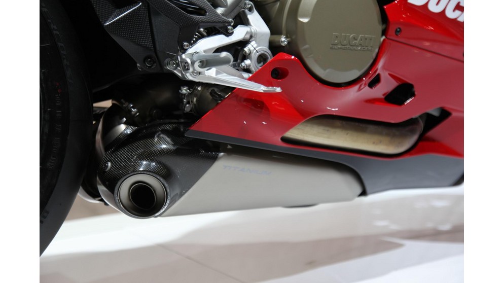 Ducati 1199 Panigale R - Слика 24