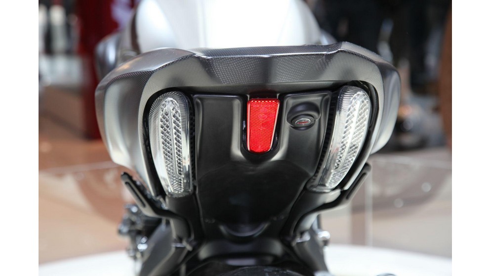 Ducati Diavel Titanium - Obrázek 24