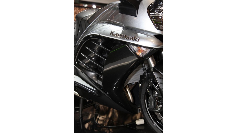 Kawasaki GTR 1400 - Image 15