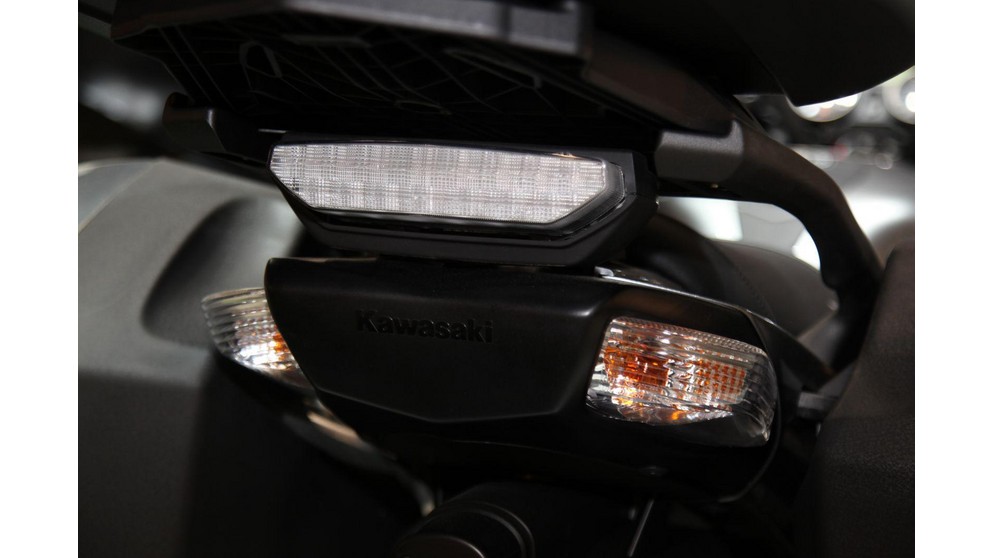 Kawasaki GTR 1400 - Image 22