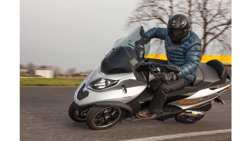 Piaggio MP3 500ie LT Sport - Imagem 24