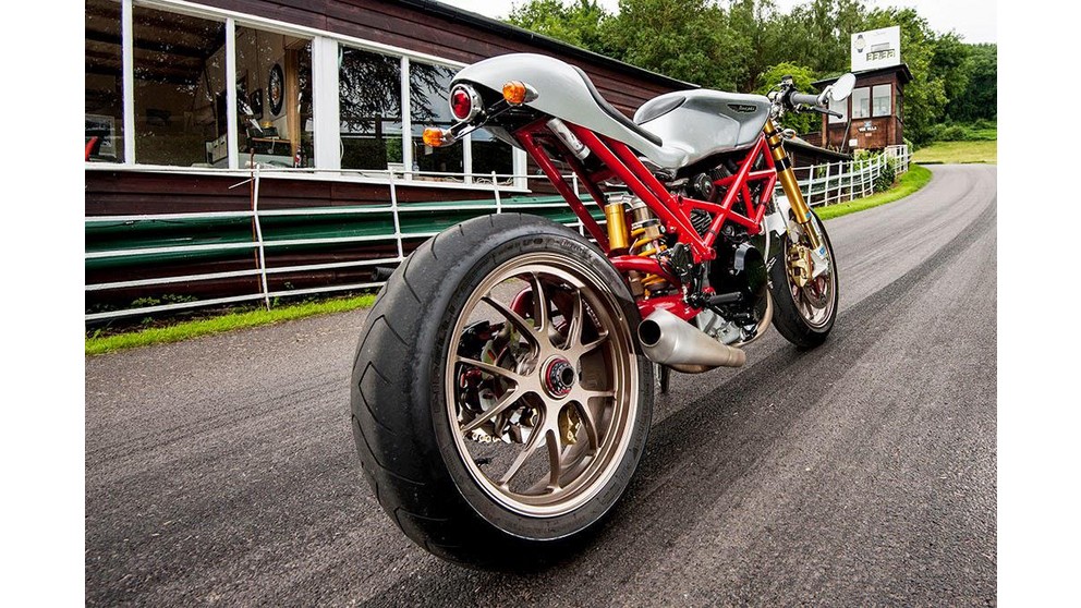 Ducati Monster 1100 - Слика 13