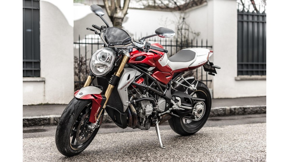 MV Agusta Brutale 1090 - Kép 19